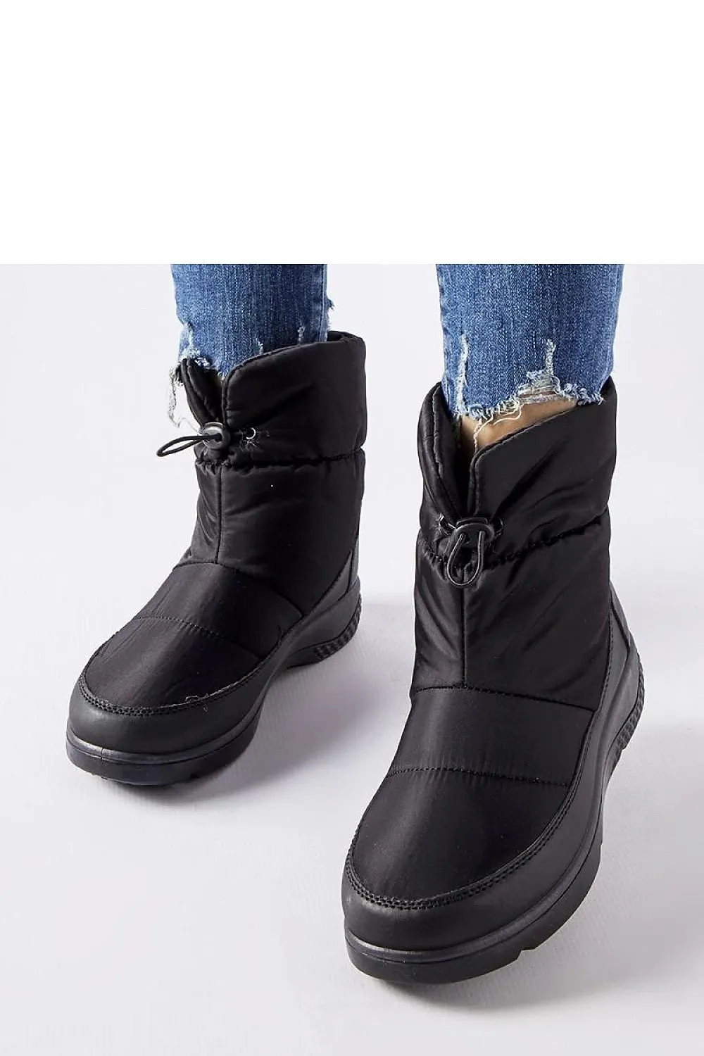 Women's white insulated snow boots