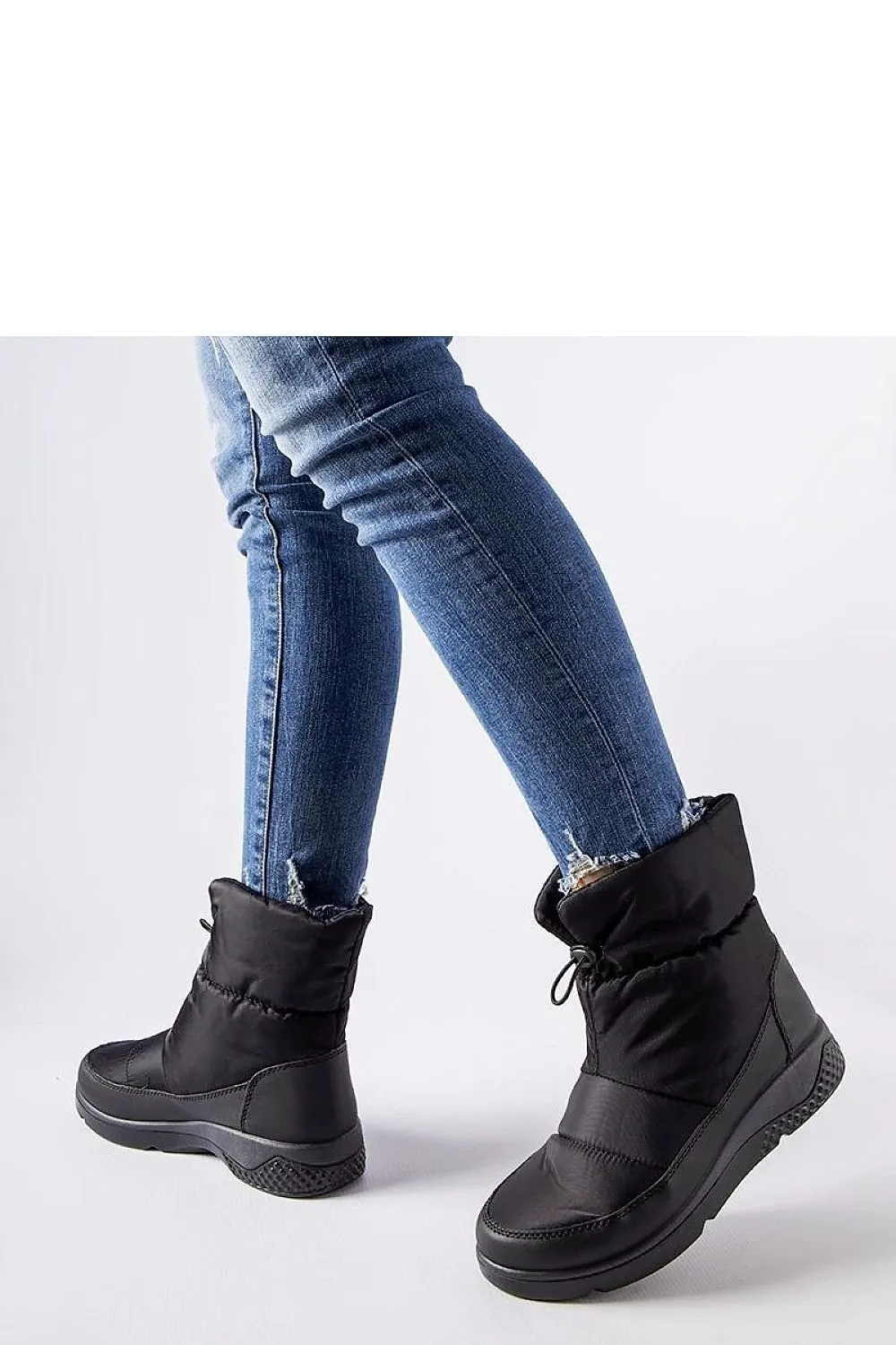 Women's white insulated snow boots